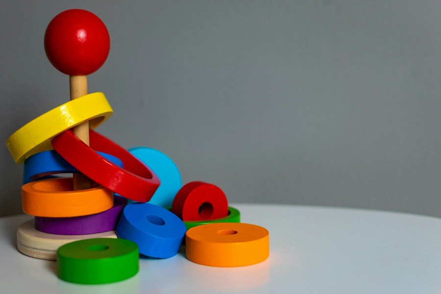 Brinquedo de argolas coloridas para empilhar, para bebés